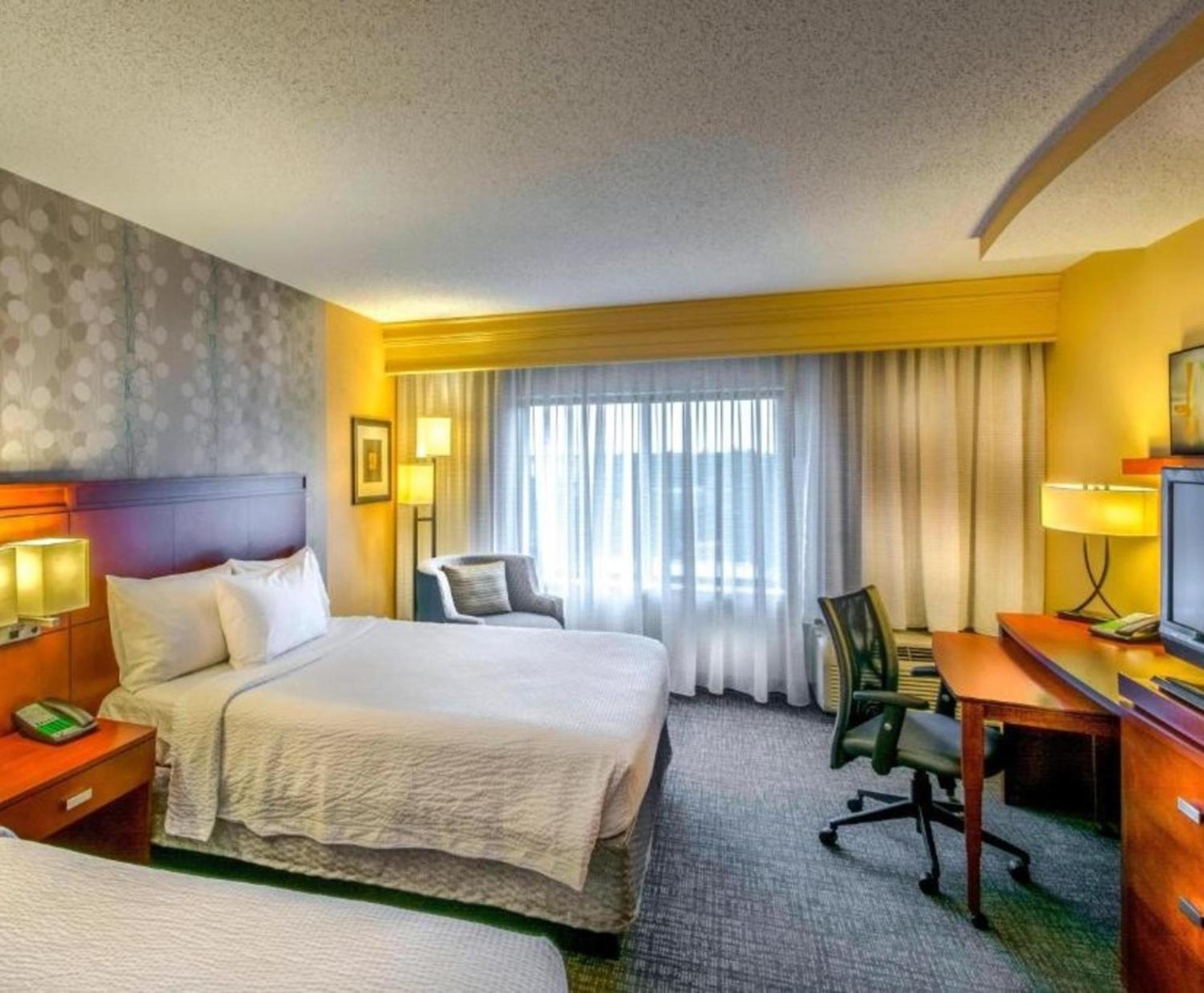 Courtyard Greensboro Airport Екстериор снимка