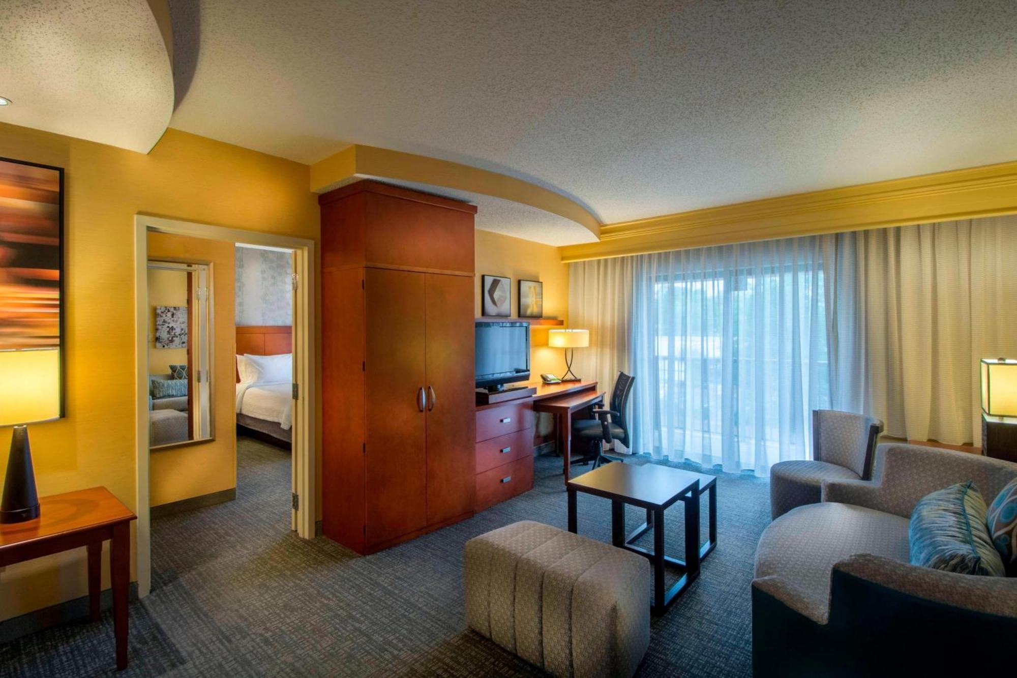Courtyard Greensboro Airport Екстериор снимка